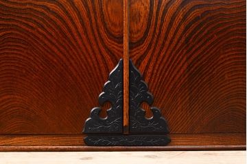 中古　美品　岩谷堂箪笥　天板・脚(台輪)付きリメイク　左右対称の木目が目を引く衣装盆付きサイドボード(引き出し、着物箪笥、衣装タンス、サイドチェスト、収納棚)(R-050934)