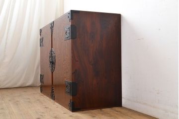 中古　美品　岩谷堂箪笥　天板・脚(台輪)付きリメイク　左右対称の木目が目を引く衣装盆付きサイドボード(引き出し、着物箪笥、衣装タンス、サイドチェスト、収納棚)(R-050934)