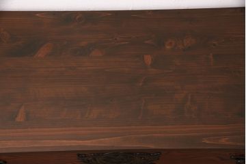 中古　黒い金具とくっきりとした杢目が存在感を放つ岩谷堂箪笥ローチェスト(ローボード、テレビ台)(R-050935)