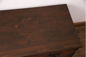 中古　黒い金具とくっきりとした杢目が存在感を放つ岩谷堂箪笥ローチェスト(ローボード、テレビ台)(R-050935)
