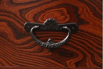 中古　黒い金具とくっきりとした杢目が存在感を放つ岩谷堂箪笥ローチェスト(ローボード、テレビ台)(R-050935)