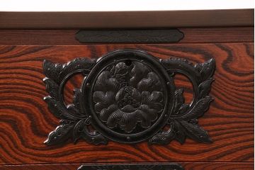中古　黒い金具とくっきりとした杢目が存在感を放つ岩谷堂箪笥ローチェスト(ローボード、テレビ台)(R-050935)