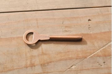 中古　黒い金具とくっきりとした杢目が存在感を放つ岩谷堂箪笥ローチェスト(ローボード、テレビ台)(R-050935)