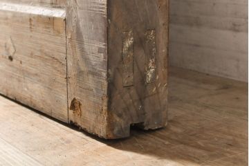 和製アンティーク　新潟産　総ケヤキ材一枚板　恵比寿天の金具が縁起の良い蔵戸(引き戸、建具、玄関戸)(R-050939)