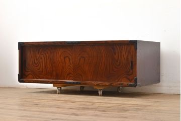 中古　美品　岩谷堂箪笥　菊幸作　ケヤキ材　左右対称の杢目が目を引くローボード(テレビボード、テレビ台、リビングボード)(R-050940)