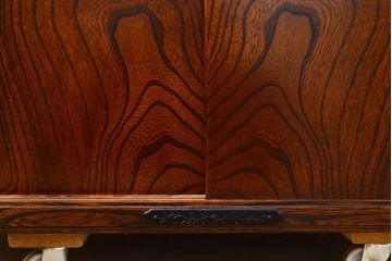 中古　美品　岩谷堂箪笥　菊幸作　ケヤキ材　左右対称の杢目が目を引くローボード(テレビボード、テレビ台、リビングボード)(R-050940)