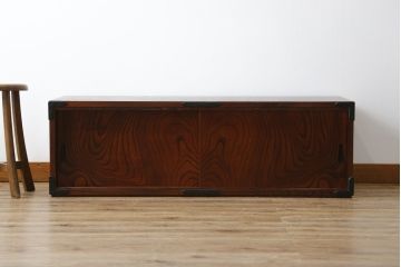 中古　美品　岩谷堂箪笥　菊幸作　ケヤキ材　左右対称の杢目が目を引くローボード(テレビボード、テレビ台、リビングボード、収納棚)(R-050941)