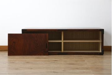 中古　美品　岩谷堂箪笥　菊幸作　ケヤキ材　左右対称の杢目が目を引くローボード(テレビボード、テレビ台、リビングボード、収納棚)(R-050941)