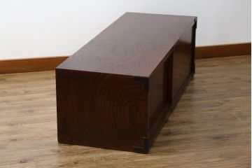 中古　美品　岩谷堂箪笥　菊幸作　ケヤキ材　左右対称の杢目が目を引くローボード(テレビボード、テレビ台、リビングボード、収納棚)(R-050941)
