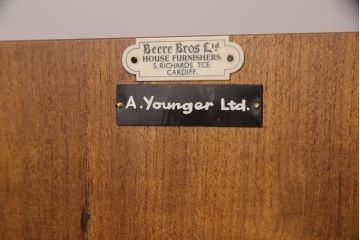 イギリスビンテージ　younger(ヤンガー)社　愛らしいデザインが魅力のチーク材製サイドボード(収納棚、ヴィンテージ)(R-050943)