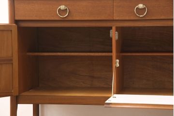 ヴィンテージ家具　イギリスビンテージ　Nathan(ネイサン)社　チーク材　スクエアのデザインがお洒落なサイドボード(収納棚、戸棚、キャビネット)(R-050944)