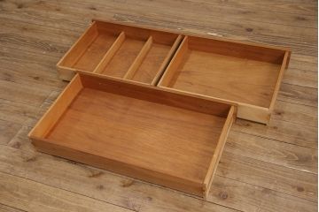 ヴィンテージ家具　イギリスビンテージ　Nathan(ネイサン)社　チーク材　スクエアのデザインがお洒落なサイドボード(収納棚、戸棚、キャビネット)(R-050944)