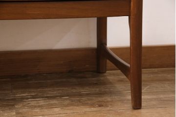 ヴィンテージ家具　イギリスビンテージ　Nathan(ネイサン)社　チーク材　スクエアのデザインがお洒落なサイドボード(収納棚、戸棚、キャビネット)(R-050944)