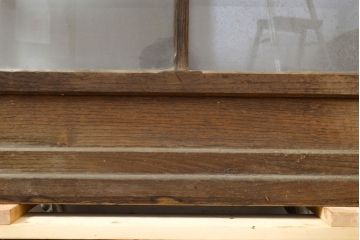和製アンティーク　栗材　昭和レトロ　引き出し3杯付きが嬉しい、懐かしい雰囲気のガラスケース(ショーケース、陳列棚、店舗什器)(R-050945)
