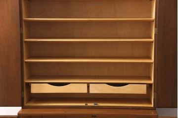 デンマークヴィンテージ　SOBORG MOBLER(ソボーモブラー)社　ボーエ・モーエンセン　チーク材・ローズウッド材　北欧家具らしいシンプルさが魅力のキャビネット(収納棚、戸棚、ビンテージ)(R-050947)
