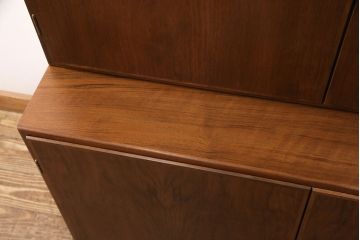 デンマークヴィンテージ　SOBORG MOBLER(ソボーモブラー)社　ボーエ・モーエンセン　チーク材・ローズウッド材　北欧家具らしいシンプルさが魅力のキャビネット(収納棚、戸棚、ビンテージ)(R-050947)