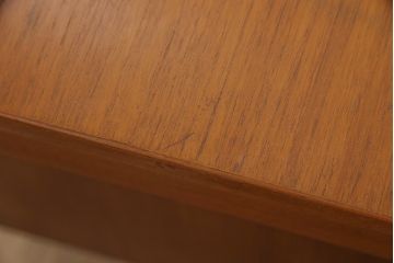 デンマークヴィンテージ　チーク・ローズウッド材　シンプルですっきりとした佇まいのニーホールデスク(両袖机、在宅ワーク、在宅用ワークデスク、ビンテージ)(R-050951)