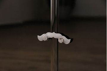 中古　未使用　展示品　超美品!深く艶のある黒が美しい輪島塗りの飾り棚(茶棚)(R-050953)