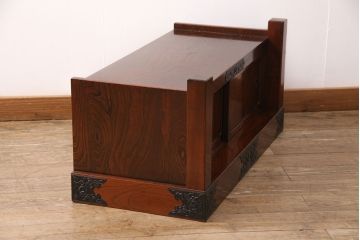 中古　美品　国産民芸家具　黒い金具と力強い杢目が堂々とした存在感を放つ置き床(ローボード、テレビ台)(R-050954)