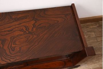 中古　美品　国産民芸家具　黒い金具と力強い杢目が堂々とした存在感を放つ置き床(ローボード、テレビ台)(R-050954)