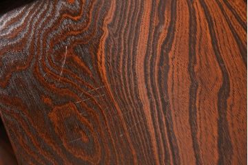 中古　美品　国産民芸家具　黒い金具と力強い杢目が堂々とした存在感を放つ置き床(ローボード、テレビ台)(R-050954)