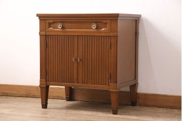 中古　超美品　マホガニー材　DREXEL HERITAGE(ドレクセルヘリテイジ)　Triune(トライユン)　上品な佇まいが魅力のナイトテーブル(サイドテーブル、収納棚、キャビネット)(R-050956)