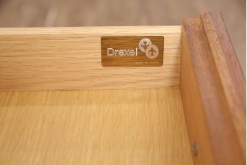 中古　超美品　マホガニー材　DREXEL HERITAGE(ドレクセルヘリテイジ)　Triune(トライユン)　上品な佇まいが魅力のナイトテーブル(サイドテーブル、収納棚、キャビネット)(R-050956)
