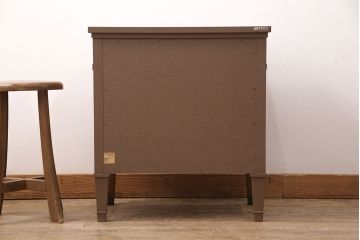 中古　超美品　マホガニー材　DREXEL HERITAGE(ドレクセルヘリテイジ)　Triune(トライユン)　上品な佇まいが魅力のナイトテーブル(サイドテーブル、収納棚、キャビネット)(R-050956)
