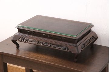 中古　美品　唐木　黒檀材　松や梅の彫刻と美しい杢目が上品さを漂わせる花台(飾り台、ディスプレイ台)(R-050958)
