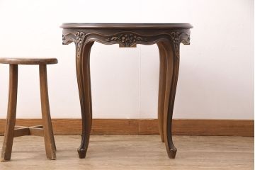 中古　極美品　カリモク　domani(ドマーニ)　Louis(ルイ)XVシリーズ　優雅な佇まいが魅力的なサイドテーブル(コーヒーテーブル、飾り台)(R-050959)