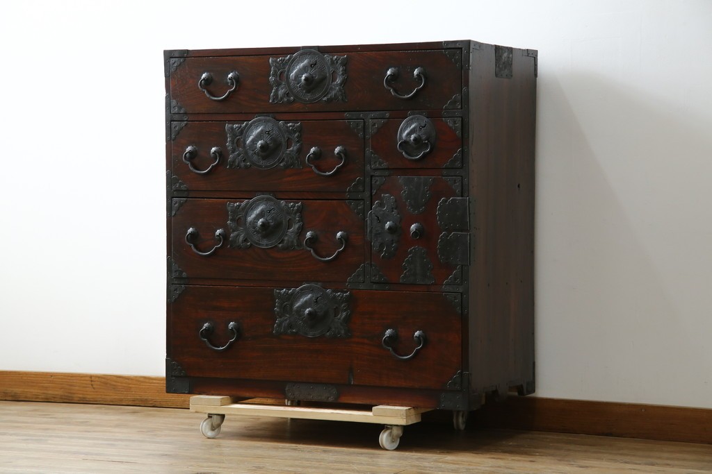 和製アンティーク　前面ケヤキ材　お部屋に取り入れやすい幅狭のサイズが魅力的な仙台箪笥　(R-050963)