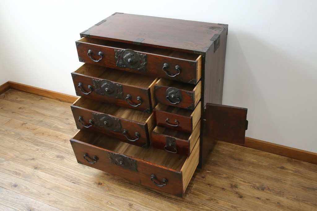 和製アンティーク　前面ケヤキ材　お部屋に取り入れやすい幅狭のサイズが魅力的な仙台箪笥　(R-050963)