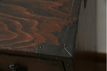 和製アンティーク　前面ケヤキ材　お部屋に取り入れやすい幅狭のサイズが魅力的な仙台箪笥　(R-050963)