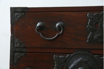 和製アンティーク　前面ケヤキ材　お部屋に取り入れやすい幅狭のサイズが魅力的な仙台箪笥　(R-050963)