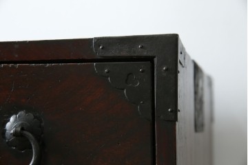 和製アンティーク　前面ケヤキ材　お部屋に取り入れやすい幅狭のサイズが魅力的な仙台箪笥　(R-050963)