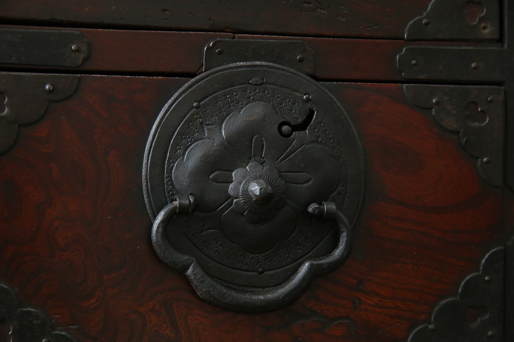 和製アンティーク　前面ケヤキ材　お部屋に取り入れやすい幅狭のサイズが魅力的な仙台箪笥　(R-050963)