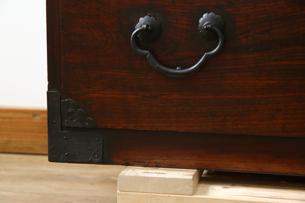 和製アンティーク　前面ケヤキ材　お部屋に取り入れやすい幅狭のサイズが魅力的な仙台箪笥　(R-050963)