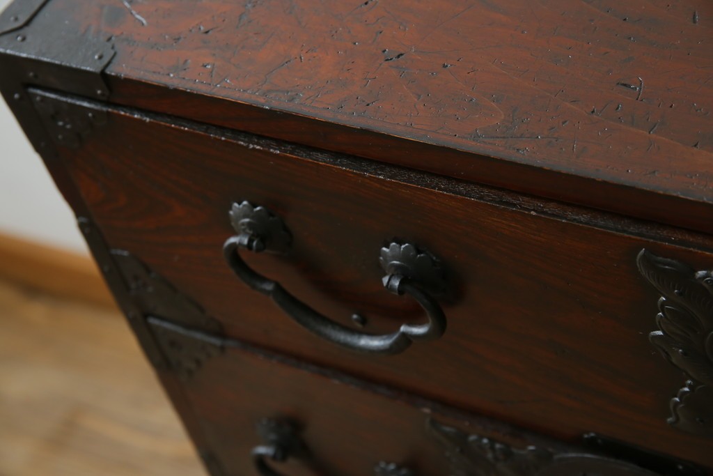 和製アンティーク　前面ケヤキ材　お部屋に取り入れやすい幅狭のサイズが魅力的な仙台箪笥　(R-050963)