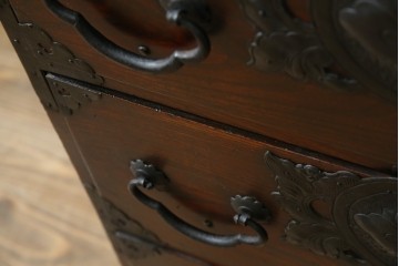 和製アンティーク　前面ケヤキ材　お部屋に取り入れやすい幅狭のサイズが魅力的な仙台箪笥　(R-050963)