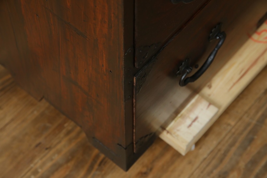 和製アンティーク　前面ケヤキ材　お部屋に取り入れやすい幅狭のサイズが魅力的な仙台箪笥　(R-050963)