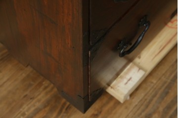 和製アンティーク　前面ケヤキ材　お部屋に取り入れやすい幅狭のサイズが魅力的な仙台箪笥　(R-050963)