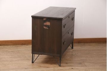 和製アンティーク　桐箪笥リメイク　鉄脚がモダンな印象を醸し出すローチェスト(ローボード、テレビ台、引き出し)(R-050969)