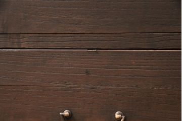 和製アンティーク　桐箪笥リメイク　鉄脚がモダンな印象を醸し出すローチェスト(ローボード、テレビ台、引き出し)(R-050969)