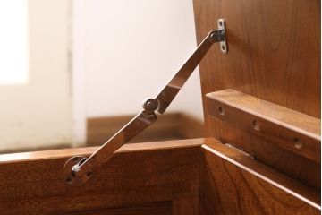 中古　伝統木芸士　石橋武士作　ケヤキ材　上質な和の空間づくりに活躍する1人掛けベンチ(チェア・椅子)(定価7万8千円)(R-050971)