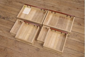 中古　岩谷堂箪笥　巾着モチーフの金具が目を引く小引き出し(小箪笥、卓上収納、小抽斗)(R-050974)