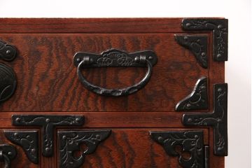 中古　岩谷堂箪笥　巾着モチーフの金具が目を引く小引き出し(小箪笥、卓上収納、小抽斗)(R-050974)
