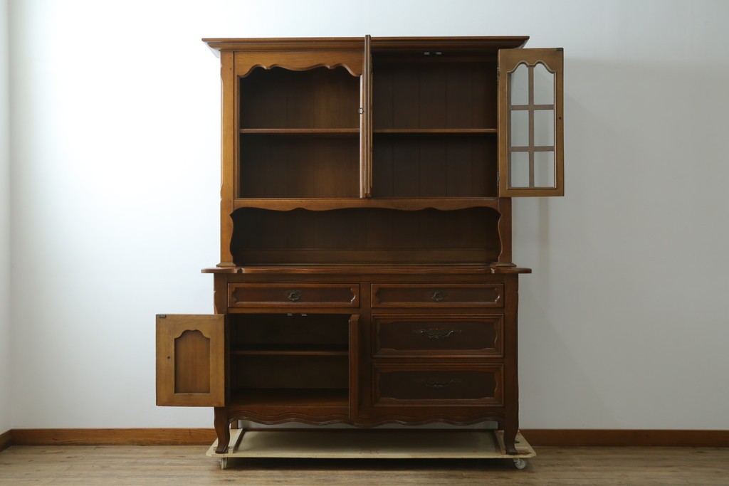 アメリカヴィンテージ　アメリカ輸入家具　DREXEL HERITAGE(ドレクセルヘリテイジ)　 エレガントなデザインが魅力的なキャビネット　(R-050975)