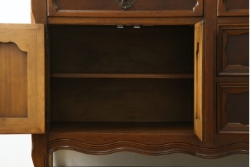 アメリカヴィンテージ　アメリカ輸入家具　DREXEL HERITAGE(ドレクセルヘリテイジ)　 エレガントなデザインが魅力的なキャビネット　(R-050975)