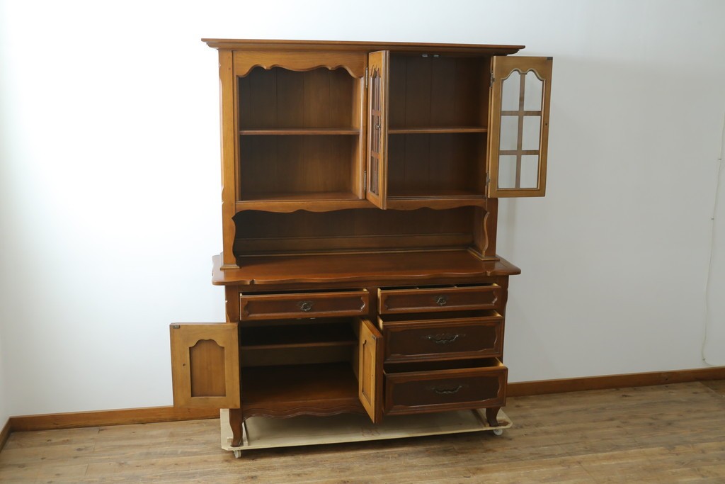 アメリカヴィンテージ　アメリカ輸入家具　DREXEL HERITAGE(ドレクセルヘリテイジ)　 エレガントなデザインが魅力的なキャビネット　(R-050975)