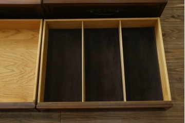 アメリカヴィンテージ　アメリカ輸入家具　DREXEL HERITAGE(ドレクセルヘリテイジ)　 エレガントなデザインが魅力的なキャビネット　(R-050975)